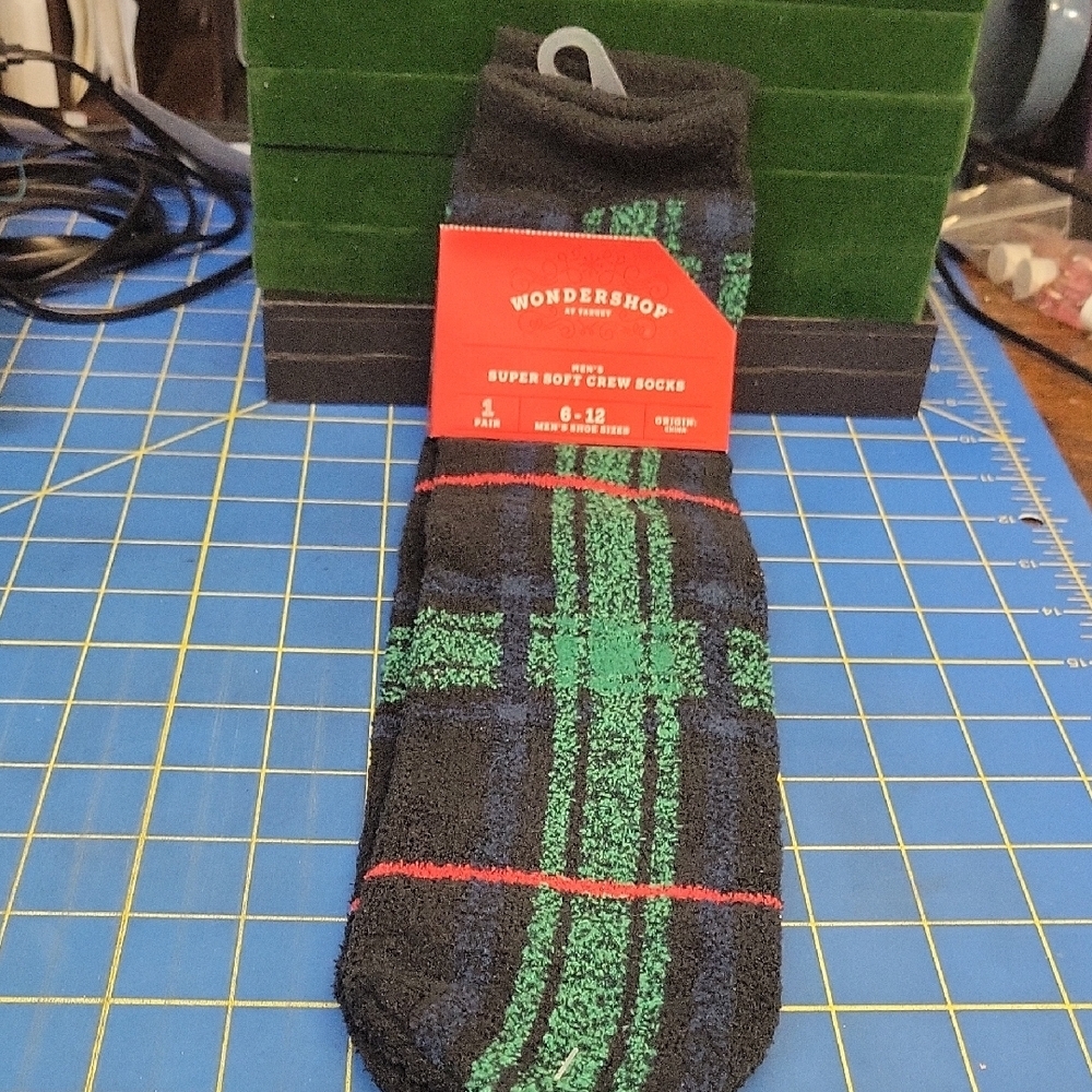 Wondershop Men's Plaid Crew Socks - Black, Green & Red New